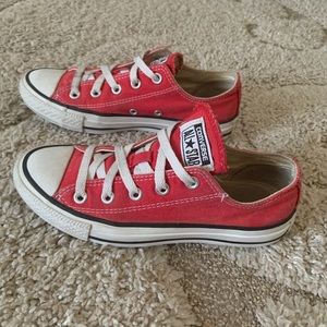 Red converse chuck Taylor’s